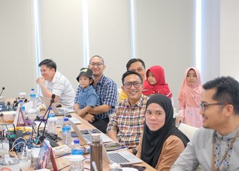 Anak-anak peserta bersama orang tua Anak-anak peserta bersama orang tua