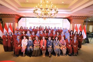 Foto bersama seluruh pengurus dengan Dewan Pembina