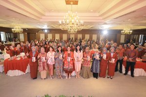 Foto bersama seusai peluncuran buku saku