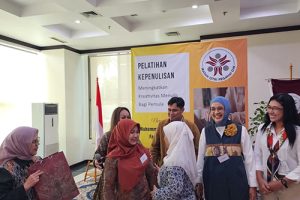 kelompok yang mendapatkan hadiah dalam pelatihan kelompok yang mendapatkan hadiah dalam pelatihan