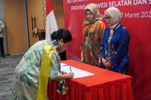 Pengesahan Serah Terima Jabatan oleh Wakil Ketua Dewan Pembina Pusat IIPOJK, Ibu Arulita Mirza Adityaswara Pengesahan Serah Terima Jabatan oleh Wakil Ketua Dewan Pembina Pusat IIPOJK, Ibu Arulita Mirza Adityaswara
