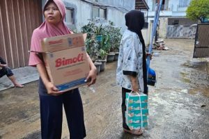 Tim membawa bantuan