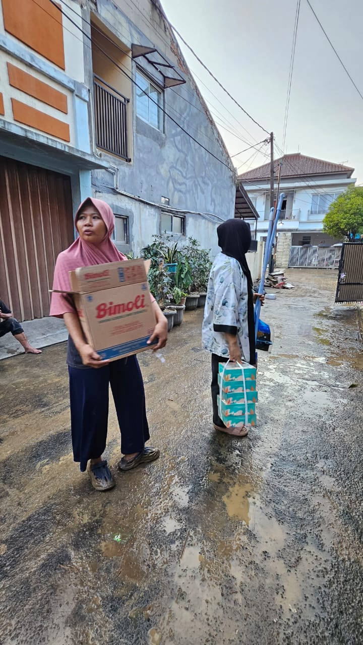 Tim membawa bantuan