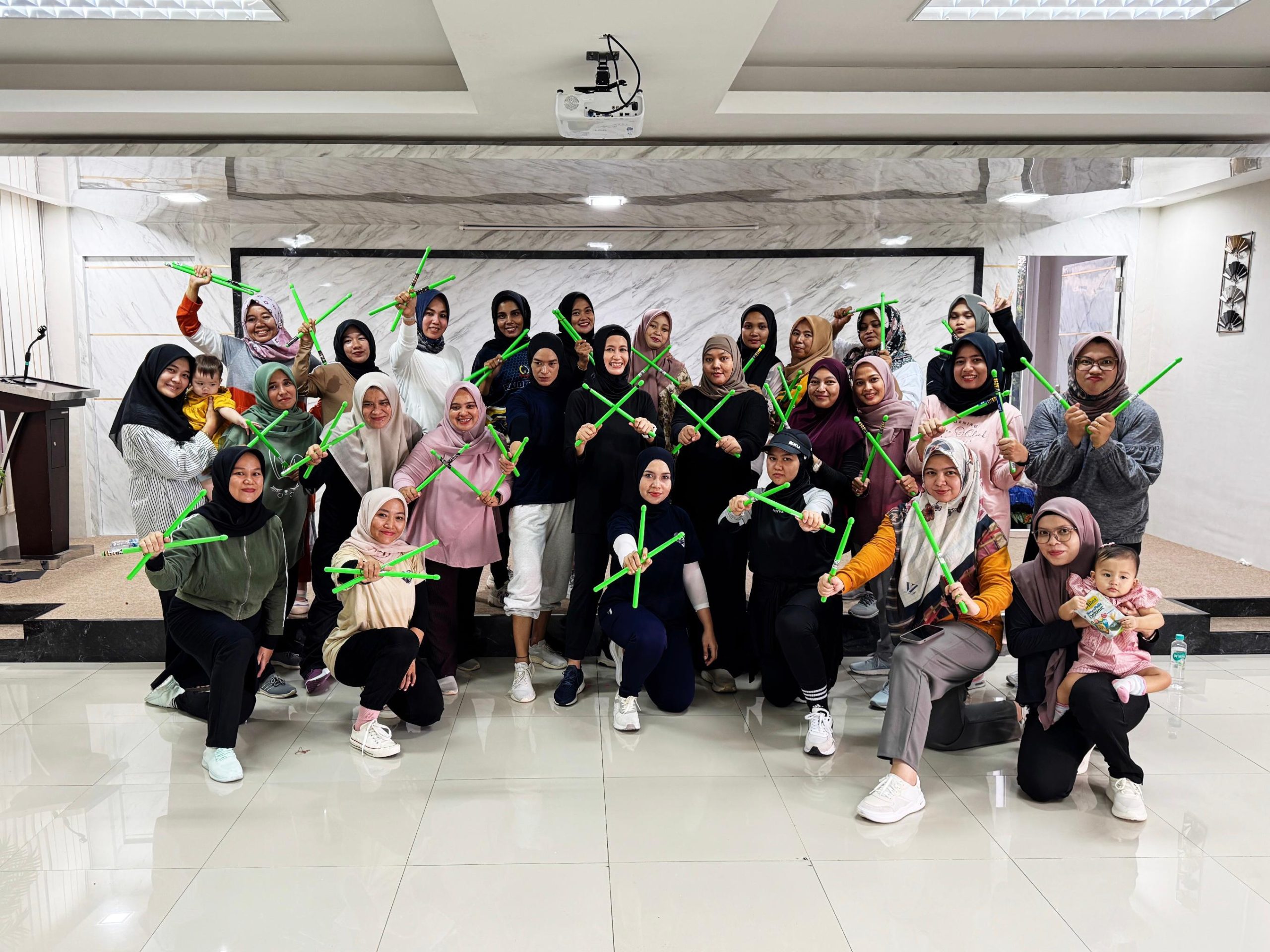 FOTO BERSAMA SETELAH KEGIATAN POUNDFIT (1)