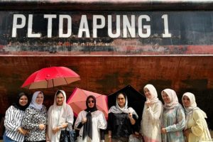 Mengunjungi PLTD Apung