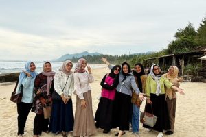 Menikmati suasana sunset di Pantai Pulo Kapok Lhoknga